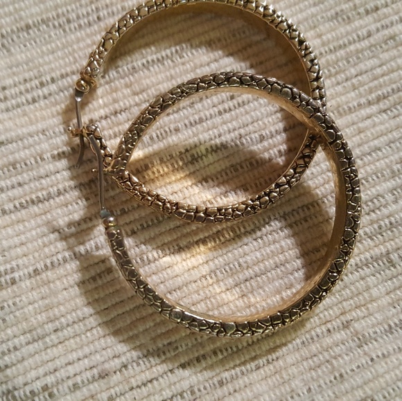 Pebbled Gold Colored hoops with Safety Closure - Picture 1 of 7